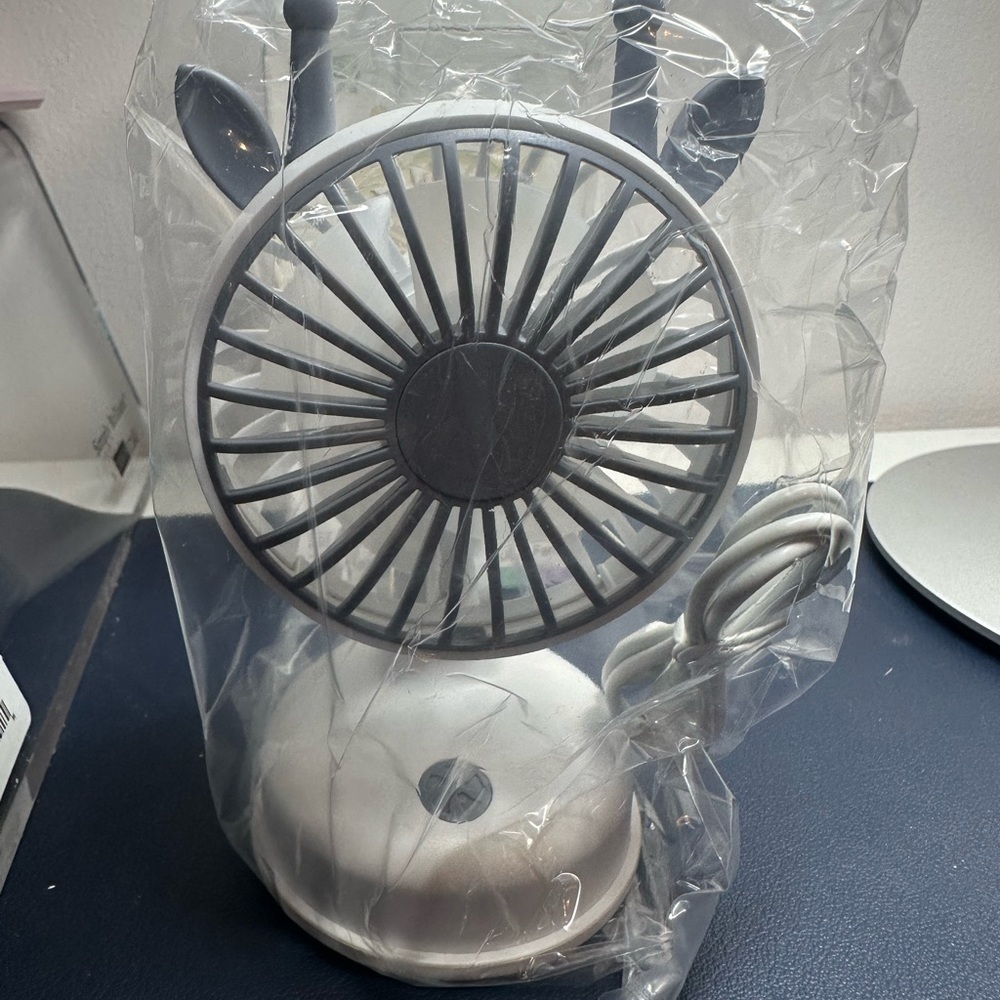 USB charging fan